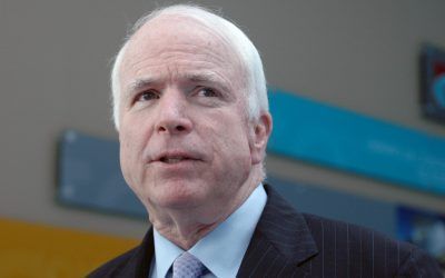 Diagnostican un tumor cerebral al senador John McCain